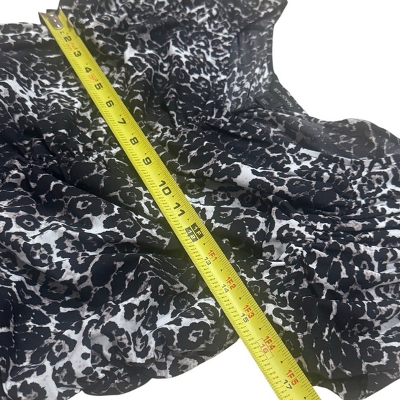 St. John Black and White Snow Leopard Print Sweetheart Ruched Top Size L - Picture 10 of 11